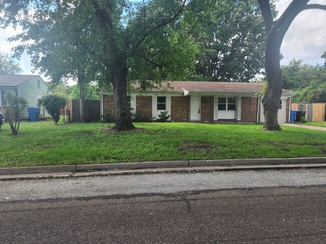 Photo - 1285 Sir Kay Dr