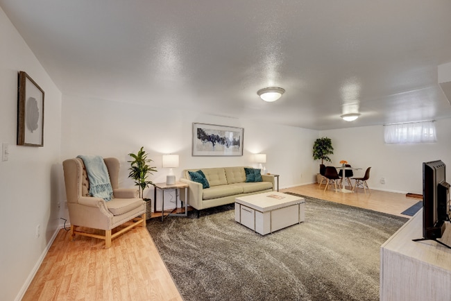 Photo - 471 S Marshall St