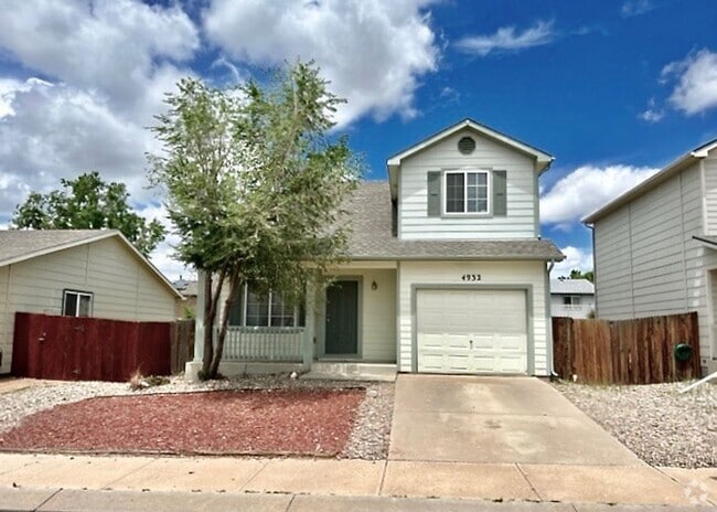 Building Photo - Two Story 3 Bedroom 1.5 Bath Home