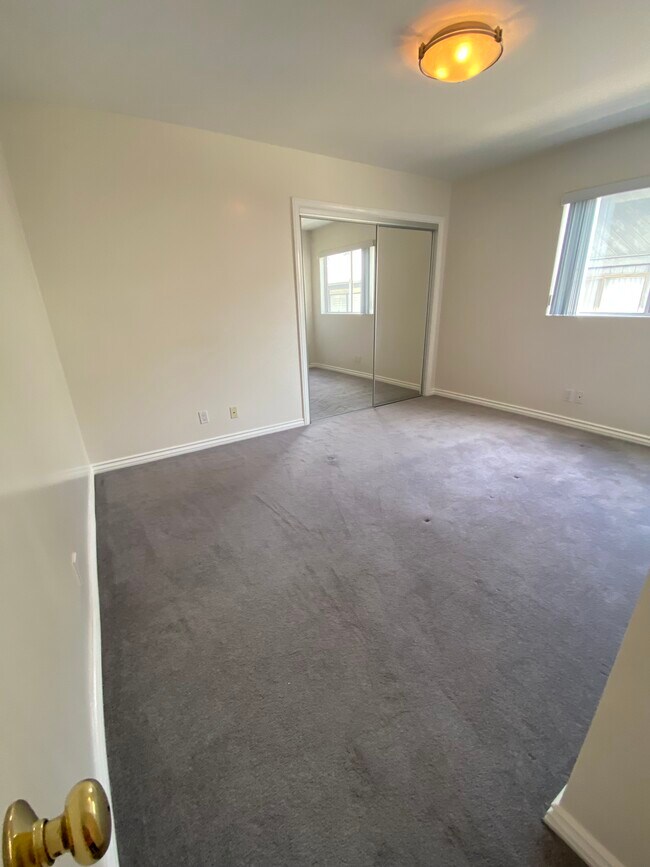 2nd BEDROOM W/ CARPET