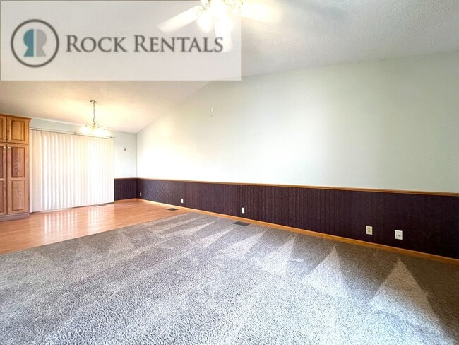 Photo - 14 Des Moines Ave