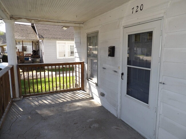 Photo - 720 Holmes St