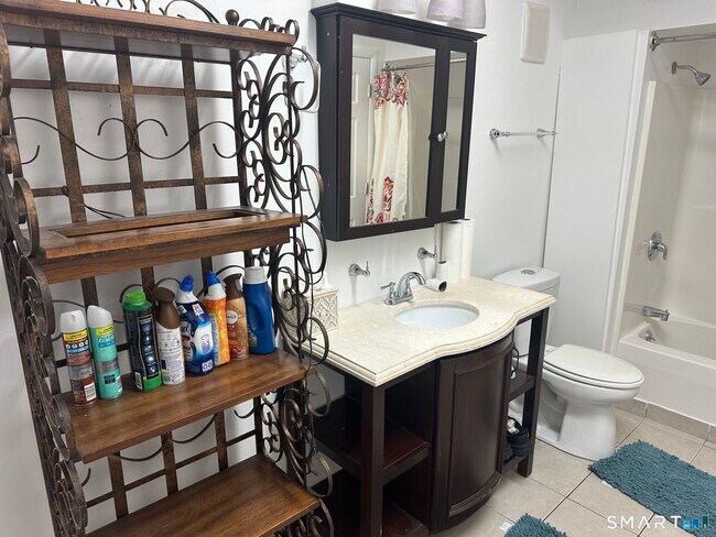Photo - 379 Derby Ave Unidad 6B