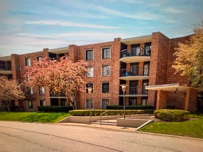 Building Photo - 1615 E Central Rd Unit 122 C