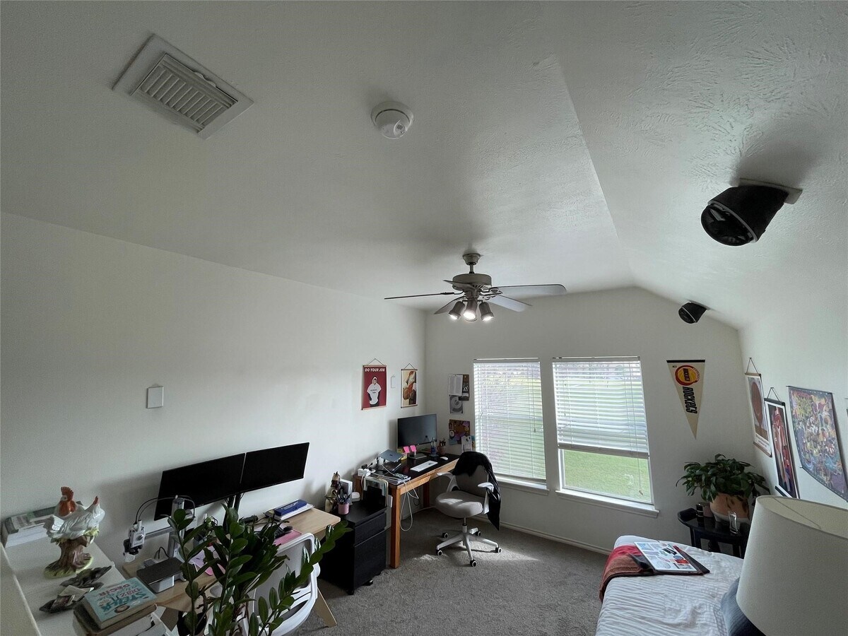 Photo - 718 Redwing Park Dr