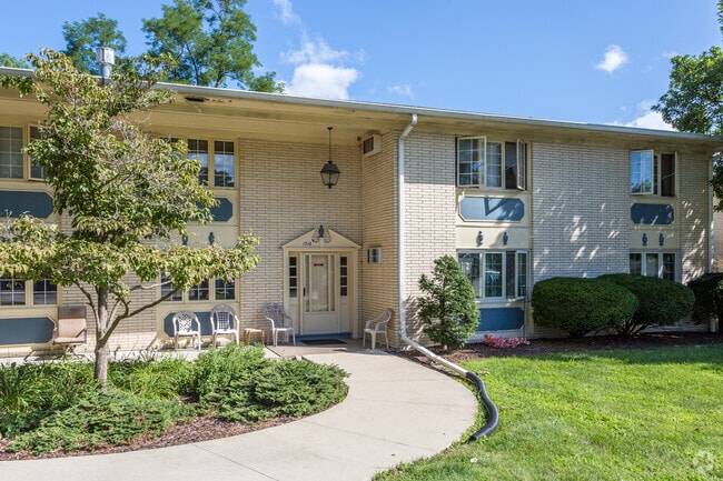 Beverly Manor Apartments