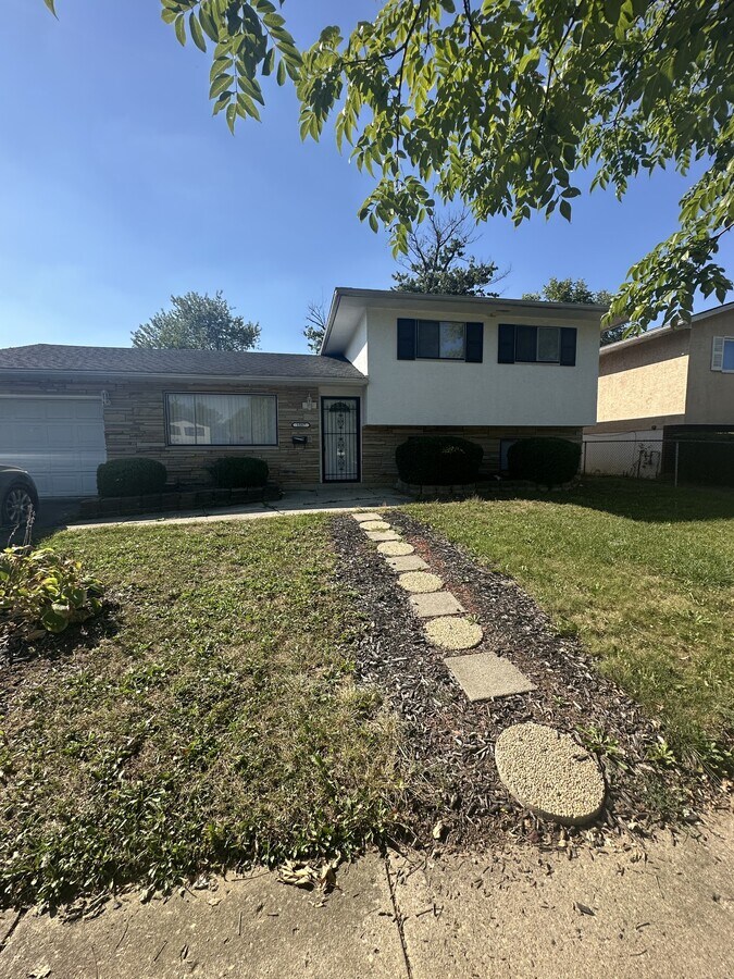 Photo - 1587 Brentnell Ave