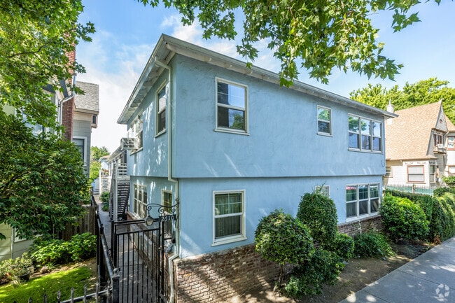 Building Photo - 2610 N St