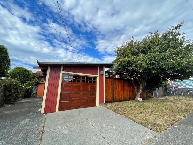 This pet-friendly home features a fenced y... - This pet-friendly home features a fenced y...