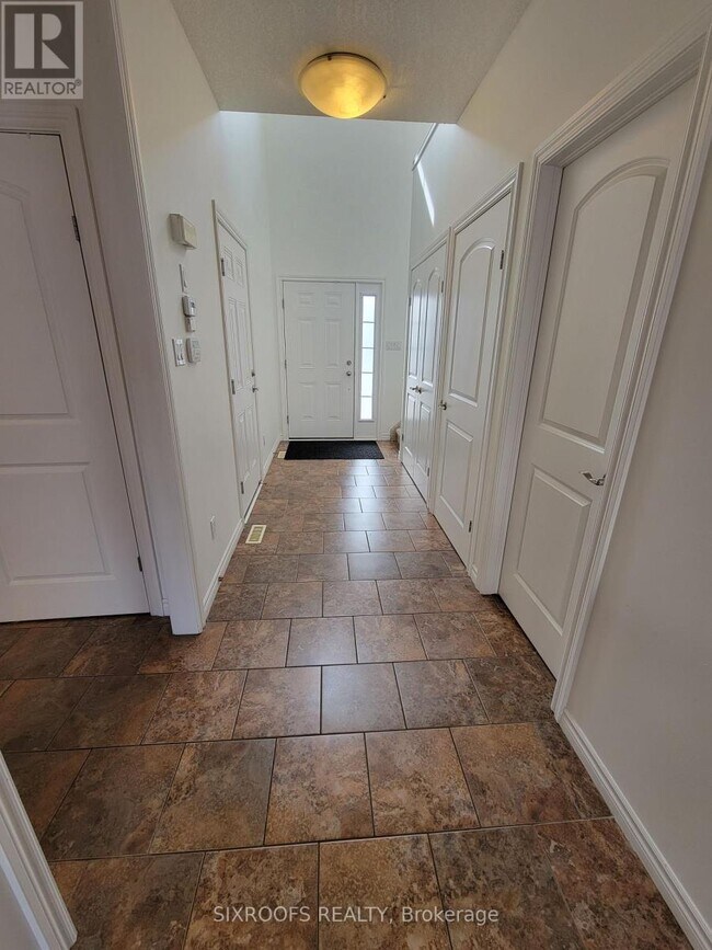 Photo - 2089 Beaverbrook Ave