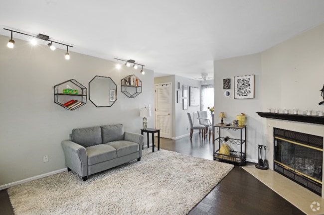 Building Photo - 911 S Charles St Rental