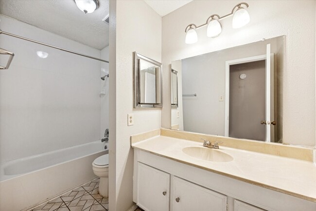 Photo - 7323 Wovenwood Ln