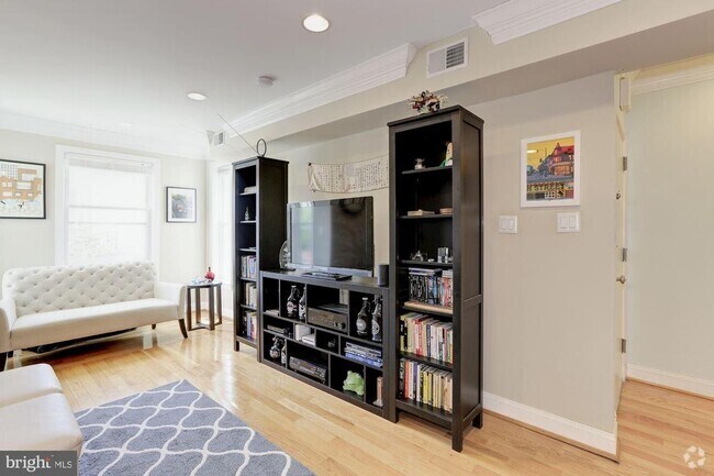 Building Photo - 1034 6th St NE Unit 202 Rental