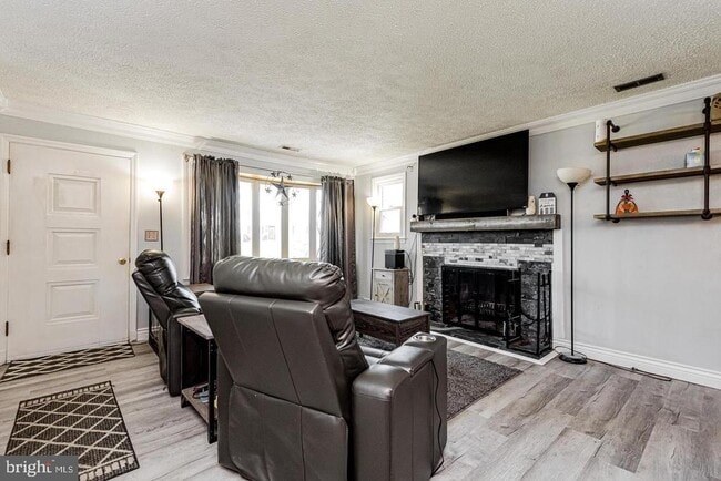 Photo - 5811 Larsen St