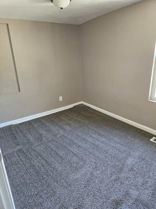 Photo - 900 E Dale St