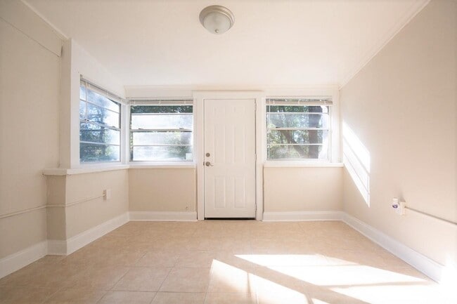 135 Columbia Dr
