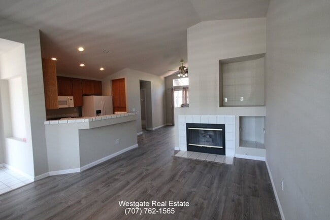 Photo - 1801 Foxboro St