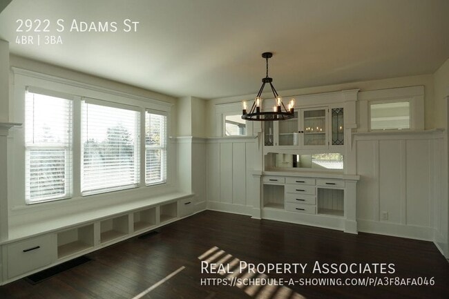 Photo - 2922 S Adams St