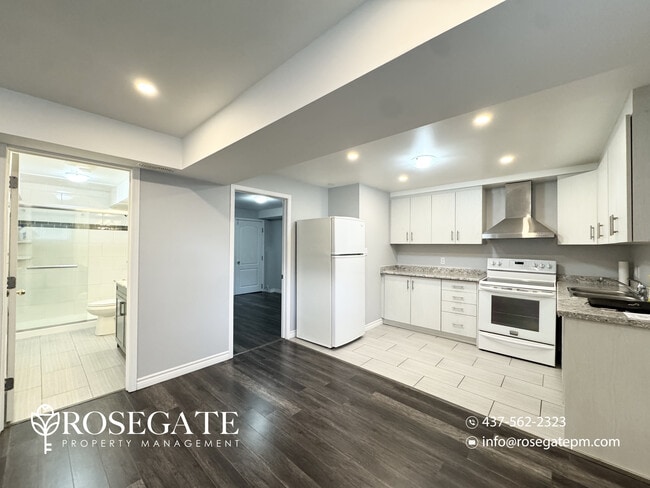 Photo - Spacious 2-Bedroom Basement Apartment with In-Unit Laundry – Mississauga Unit 2