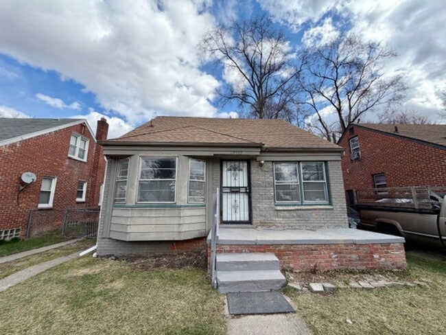 Building Photo - 3 Bedroom 1 Bath Welcome Section 8 Call 313-429-3244 Kpm Detroit