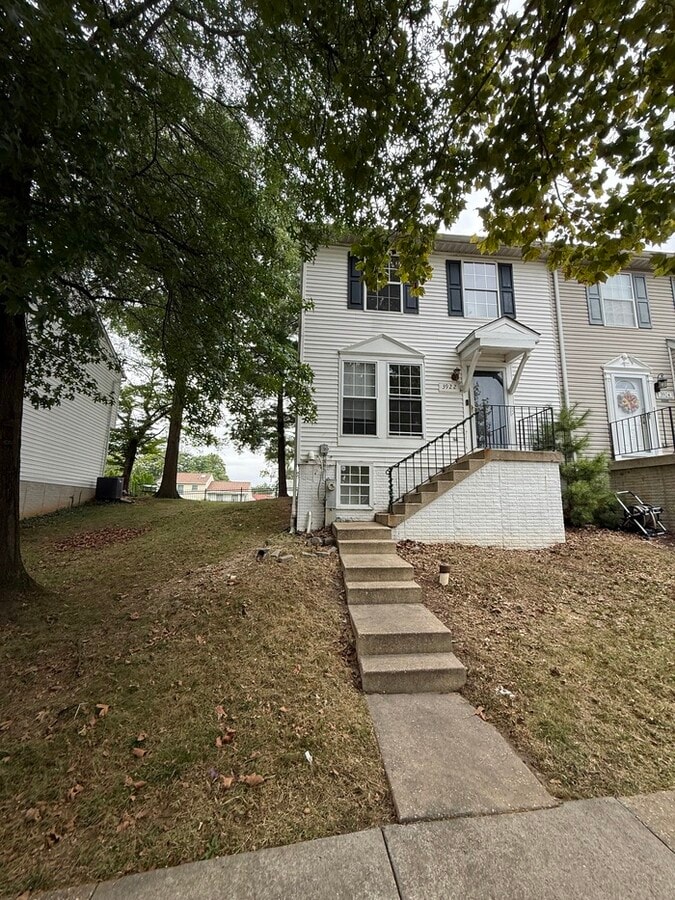 3 Bedroom Pikesville - 3 Bedroom Pikesville Townhome