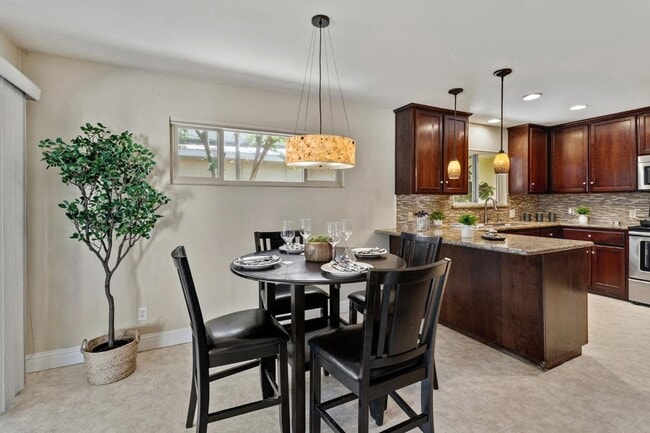 Photo - 2122 Fremont Ave