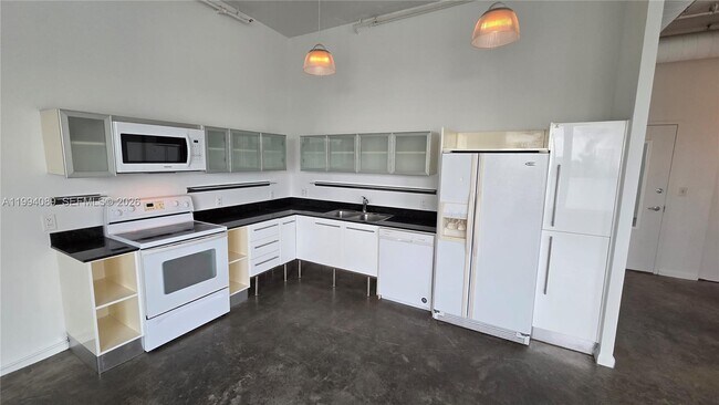 Photo - 10 SW South River Dr Unit 609