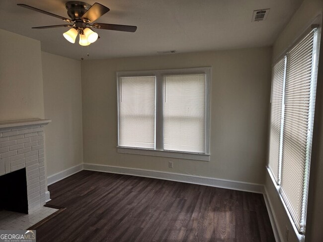 Photo - 209 W Moore St