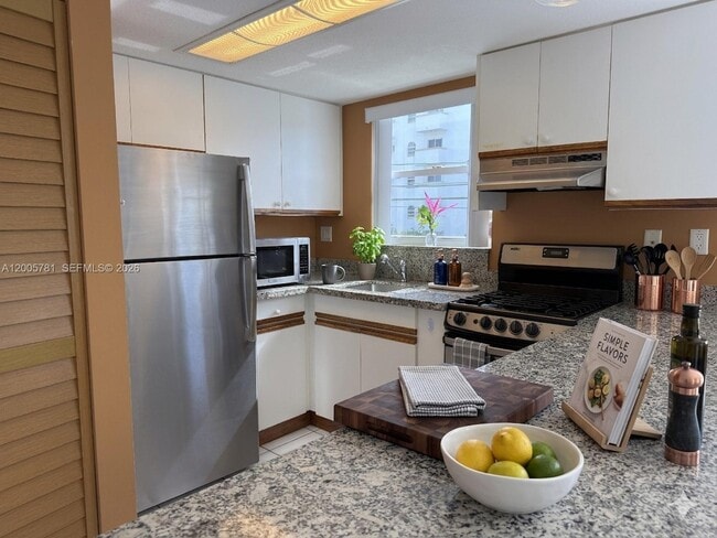 Photo - 3052 SW 27th Ave Unit 204