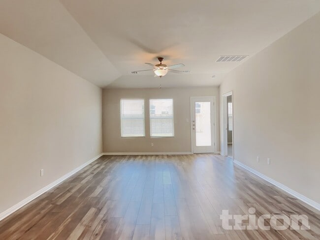 Photo - 3528 Stride Ln