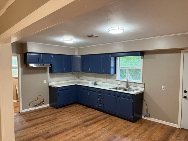 Photo - 1436 Sheppard St