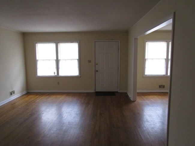 Building Photo - 3 BR, 2 BA House