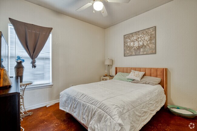 2BR, 2BA - 900 SF - B