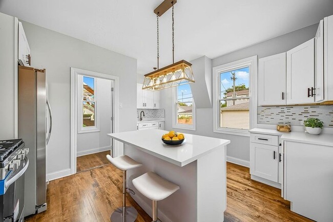 Photo - 2823 Broadway St