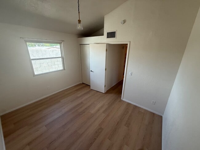 Photo - 2512 E Eastland St