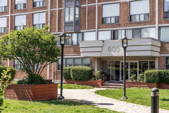798 Richmond Street West