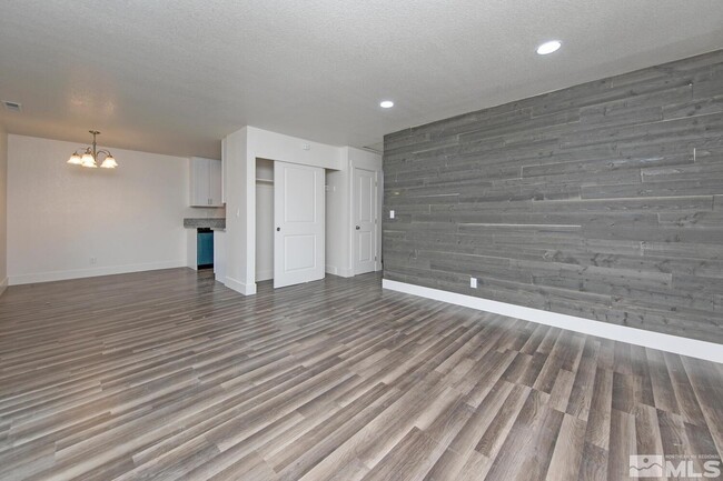 Family Room - 4606 Neil Rd Condo Unit 194