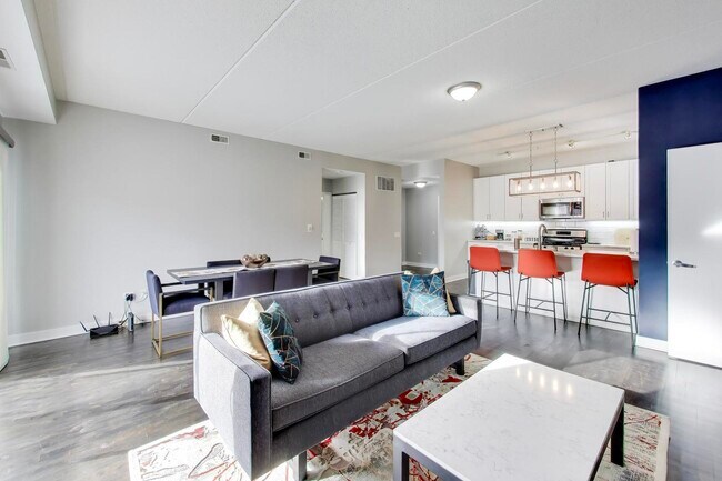 Photo - 4311 N Sheridan Rd