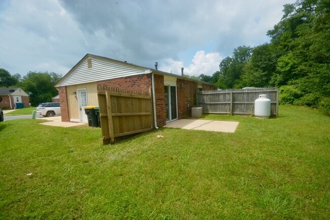 Photo - Great - 1 BEDROOM - Bright Open Floor Plan !!