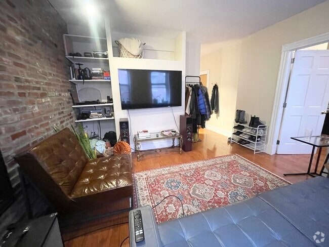 Building Photo - 59 Myrtle St Unit 3 Rental