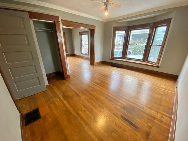 Photo - 621 Stanley Terrace NE Unidad Apt 1