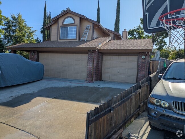 Building Photo - 2937 Tamarind Ct Rental
