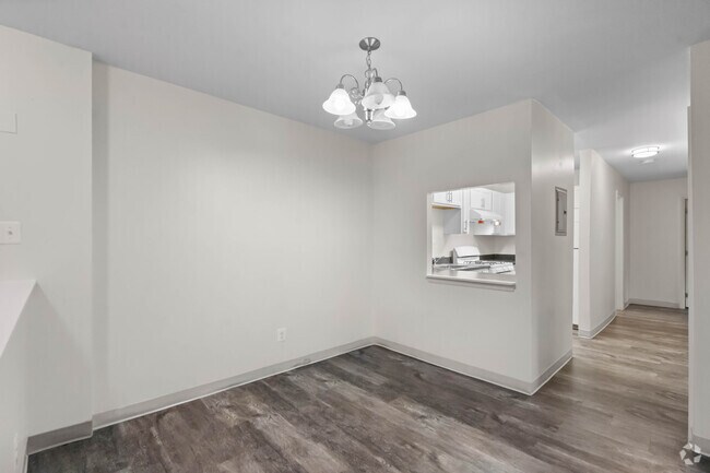 3 habitaciones, 2.5 baños - 842 pies cuadrados - Comedor - Skyline Apartments