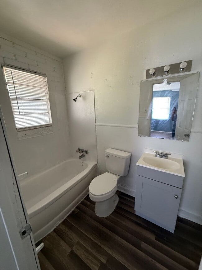 Photo - 203 W Dove Ln Unit #B