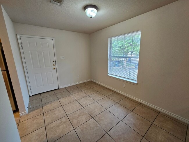 Photo - College Station - 3 Bedrooms / 3 bath Duplex on Oldenburg