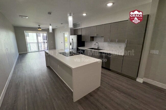 Building Photo - 3500 S Corona St