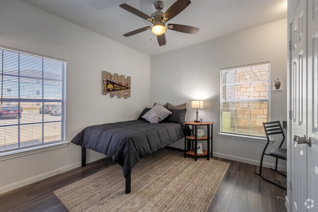 3BR, 3BA - 1,182SF - 1st Bedroom