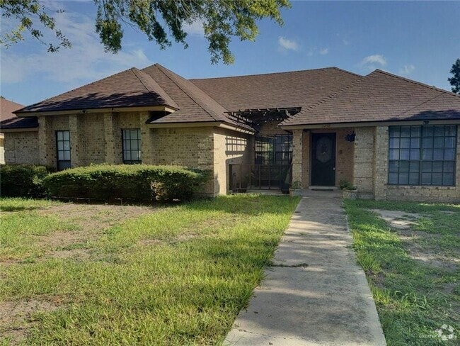 Building Photo - 120 E Gardenia Ave Rental