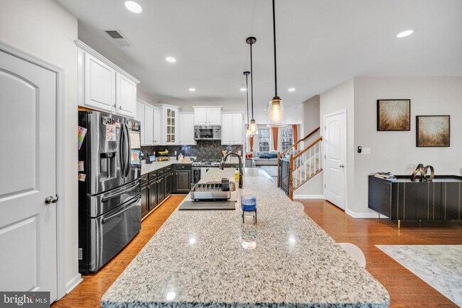 Photo - 2609 Campus Way N