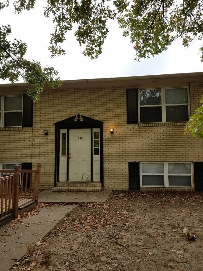 Photo - 746 Demaret Dr Unit 746 #4 - Demaret